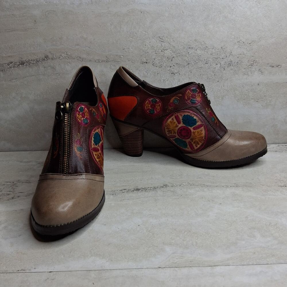 L'Artiste by Spring Step Raina Leather Slip-on Ankle Bootie Size 42 Embossed